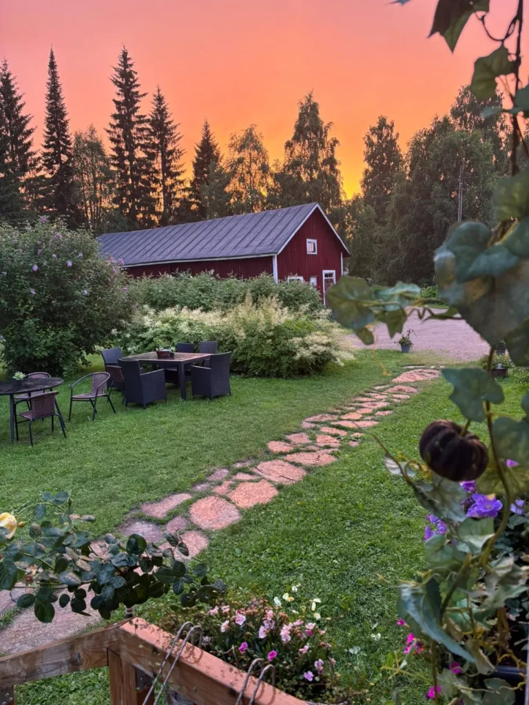 Maalaiskahvila Mummula Piha 01 1b1j